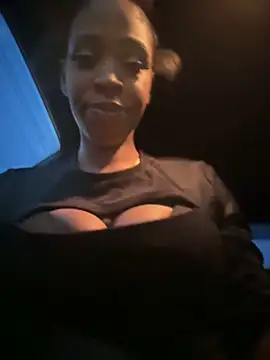 Snapshot of Cum2Charm chatting on 02-13-25, 02:20 Cum2Charm online show from 02-13-25, 02:20