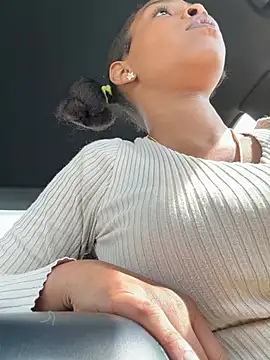 Snapshot of Cum2Charm chatting on 02-16-25, 07:27 Cum2Charm online show from 02-16-25, 07:27