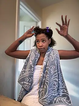 Snapshot of Cum2Charm chatting on 02-19-25, 04:22 Cum2Charm online show from 02-19-25, 04:22