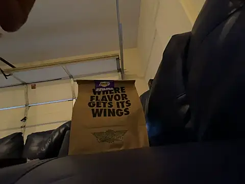 Snapshot of Cum2Charm chatting on 02-26-25, 07:31 Cum2Charm online show from 02-26-25, 07:31