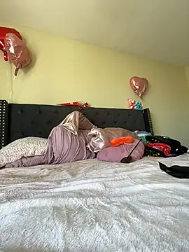 Snapshot of Cum2Charm chatting on 02-26-25, 09:16 Cum2Charm online show from 02-26-25, 09:16