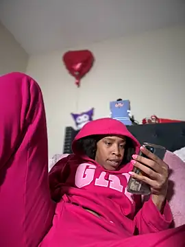 Snapshot of Cum2Charm chatting on 03-05-25, 05:40 Cum2Charm online show from 03-05-25, 05:40