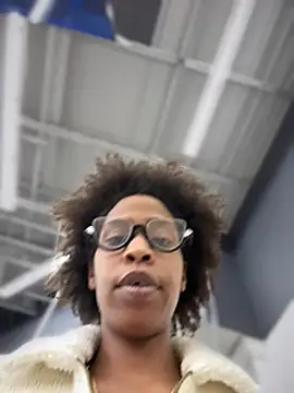 Snapshot of Cum2Charm chatting on 03-11-25, 11:26 Cum2Charm online show from 03-11-25, 11:26