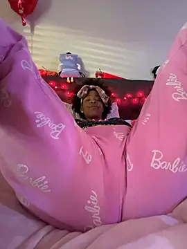 Snapshot of Cum2Charm chatting on 03-13-25, 02:33 Cum2Charm online show from 03-13-25, 02:33