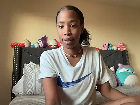 Snapshot of Cum2Charm chatting on 09-13-25, 01:55 Cum2Charm online show from 09-13-25, 01:55