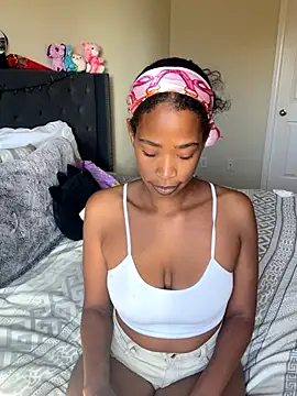 Snapshot of Cum2Charm chatting on 09-23-25, 05:05 Cum2Charm online show from 09-23-25, 05:05