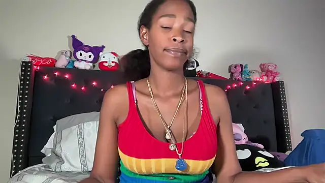 Snapshot of Cum2Charm chatting on 09-26-25, 04:27 Cum2Charm online show from 09-26-25, 04:27