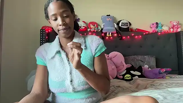 Snapshot of Cum2Charm chatting on 09-30-25, 12:37 Cum2Charm online show from 09-30-25, 12:37