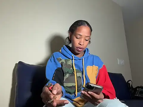 Snapshot of Cum2Charm chatting on 10-10-25, 04:06 Cum2Charm online show from 10-10-25, 04:06