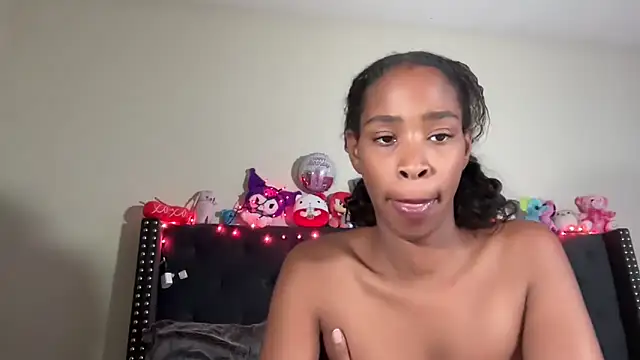 Snapshot of Cum2Charm chatting on 10-27-25, 03:54 Cum2Charm online show from 10-27-25, 03:54