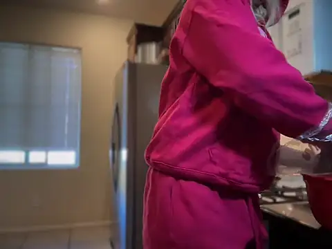 Snapshot of Cum2Charm chatting on 11-07-25, 05:13 Cum2Charm online show from 11-07-25, 05:13