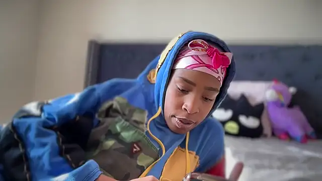 Snapshot of Cum2Charm chatting on 11-10-25, 05:34 Cum2Charm online show from 11-10-25, 05:34