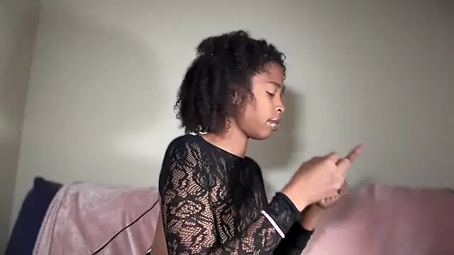 Snapshot of Cum2Charm chatting on 11-14-25, 02:27 Cum2Charm online show from 11-14-25, 02:27