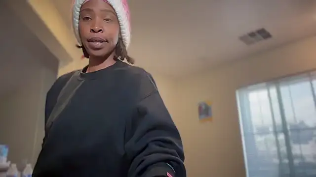 Snapshot of Cum2Charm chatting on 11-20-25, 07:13 Cum2Charm online show from 11-20-25, 07:13