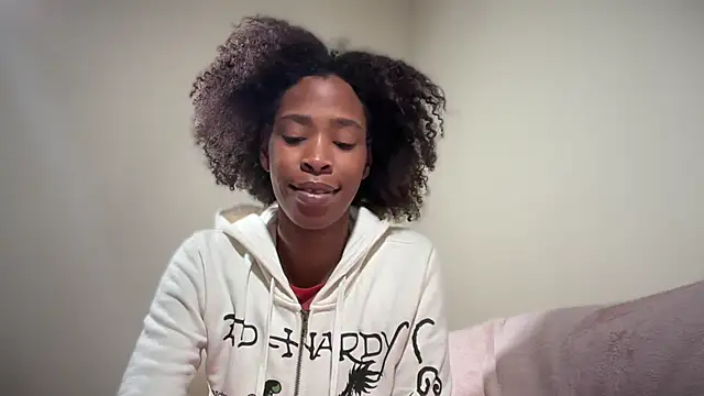 Snapshot of Cum2Charm chatting on 11-23-25, 08:47 Cum2Charm online show from 11-23-25, 08:47