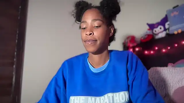 Snapshot of Cum2Charm chatting on 11-24-25, 12:32 Cum2Charm online show from 11-24-25, 12:32