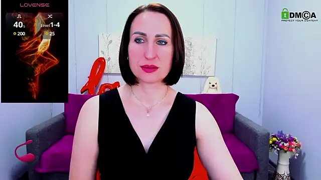 Snapshot of Nia_Smithh chatting on 03-08-25, 01:36 Nia Smithh online show from 03-08-25, 01:36