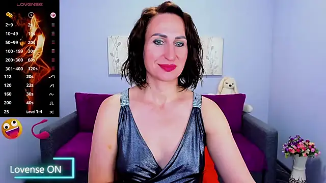 Snapshot of Nia_Smithh chatting on 10-08-25, 12:25 Nia Smithh online show from 10-08-25, 12:25