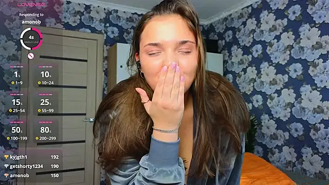 Snapshot of _momiji_ chatting on 12-14-24, 04:20 momiji online show from 12-14-24, 04:20