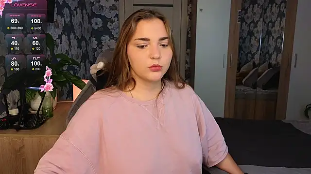 Snapshot of _momiji_ chatting on 10-02-25, 10:33 momiji online show from 10-02-25, 10:33