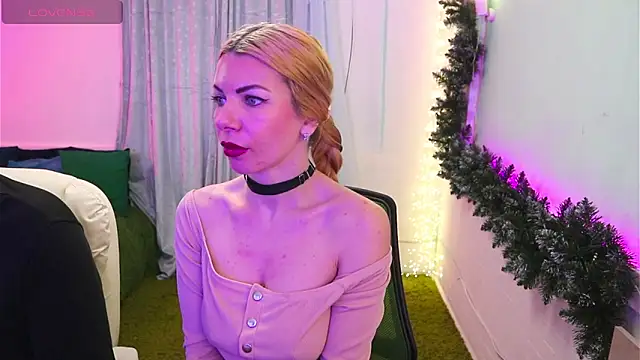 Snapshot of AlisaAleksandr chatting on 02-08-26, 01:31 AlisaAleksandr online show from 02-08-26, 01:31