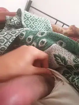 Snapshot of Ummfuss1 chatting on 12-17-24, 02:44 Ummfuss1 online show from 12-17-24, 02:44