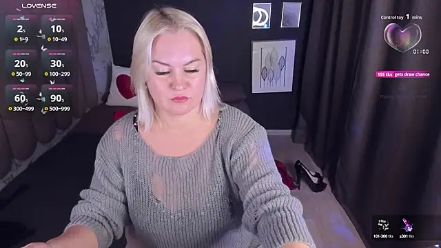 Snapshot of YolandaKiss chatting on 10-10-25, 06:29 YolandaKiss online show from 10-10-25, 06:29