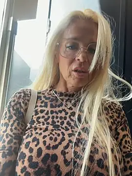 Reyna63 online show from 05-15-26, 04:47