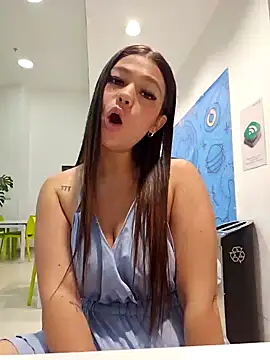 Snapshot of Alyshanon18 chatting on 01-02-25, 12:45 Alyshanon18 online show from 01-02-25, 12:45