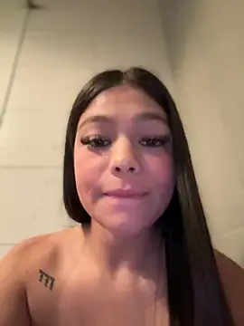 Snapshot of Alyshanon18 chatting on 01-10-25, 09:23 Alyshanon18 online show from 01-10-25, 09:23