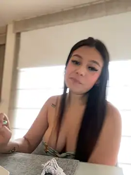 Snapshot of Alyshanon18 chatting on 02-22-25, 08:42 Alyshanon18 online show from 02-22-25, 08:42