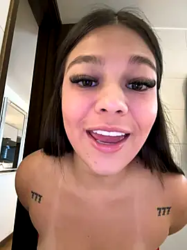 Snapshot of Alyshanon18 chatting on 11-22-25, 07:57 Alyshanon18 online show from 11-22-25, 07:57