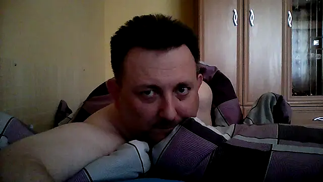 Snapshot of Novy73 chatting on 04-28-26, 06:40 Novy73 online show from 04-28-26, 06:40
