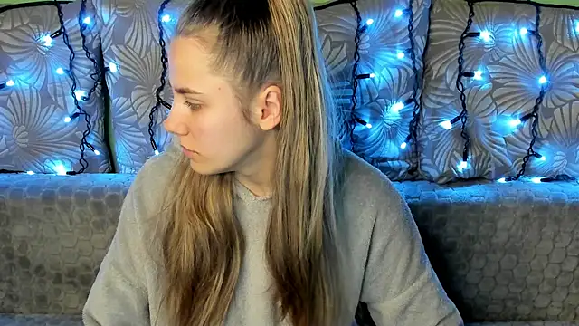 Snapshot of MaggieCake chatting on 12-05-24, 02:53 MaggieCake online show from 12-05-24, 02:53