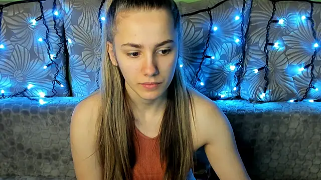 Snapshot of MaggieCake chatting on 12-06-24, 04:25 MaggieCake online show from 12-06-24, 04:25