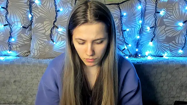 Snapshot of MaggieCake chatting on 12-14-24, 03:51 MaggieCake online show from 12-14-24, 03:51