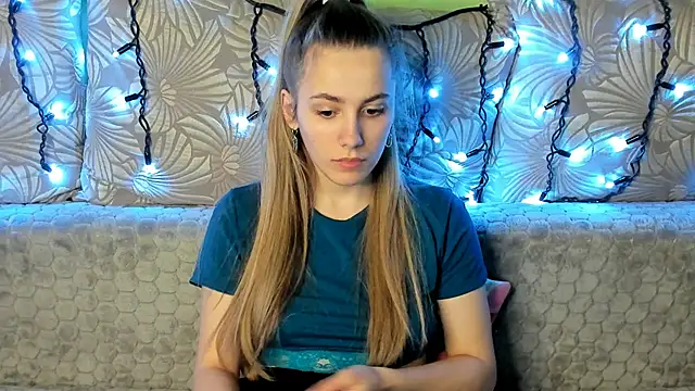 Snapshot of MaggieCake chatting on 01-26-25, 05:02 MaggieCake online show from 01-26-25, 05:02