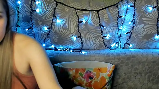 Snapshot of MaggieCake chatting on 02-15-25, 01:21 MaggieCake online show from 02-15-25, 01:21