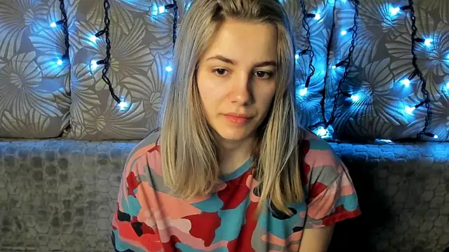 Snapshot of MaggieCake chatting on 03-07-25, 04:24 MaggieCake online show from 03-07-25, 04:24