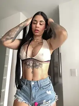 LaraHenao online show from 01-07-25, 12:52