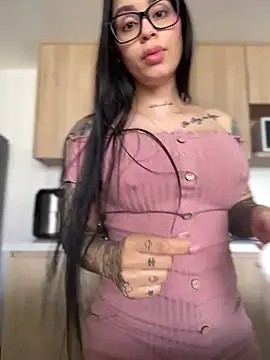 LaraHenao online show from 01-12-25, 04:29