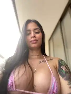 LaraHenao online show from 02-10-25, 01:22