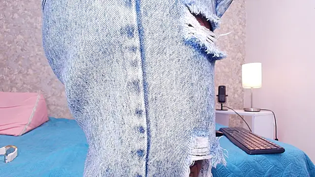 Snapshot of samanta_360 chatting on 02-04-25, 12:00 samanta 360 online show from 02-04-25, 12:00