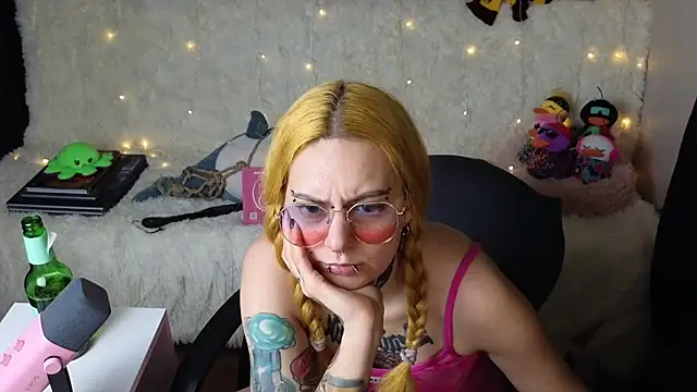 Ginger Stay online show from 12-19-25, 07:32