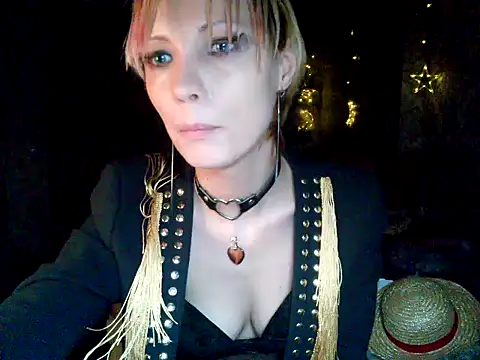 WildMissNiks online show from 12-22-24, 02:06