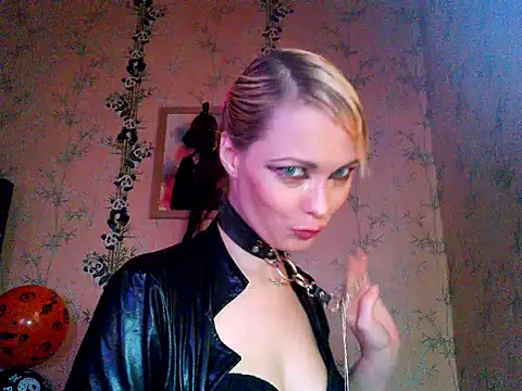 WildMissNiks online show from 10-30-25, 08:49