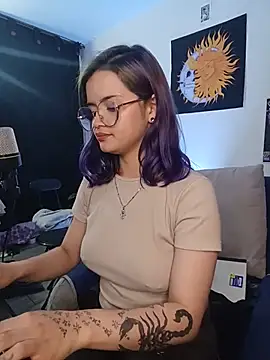 Snapshot of Raventh_ chatting on 07-18-26, 04:27 Raventh online show from 07-18-26, 04:27