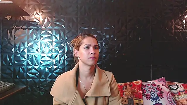 Snapshot of PINK__LOLA1 chatting on 06-20-26, 11:18 PINK LOLA1 online show from 06-20-26, 11:18