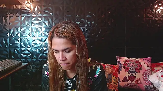 Snapshot of PINK__LOLA1 chatting on 06-22-26, 11:35 PINK LOLA1 online show from 06-22-26, 11:35