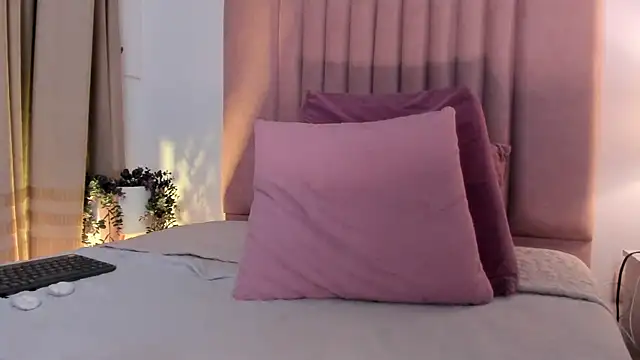 Snapshot of Christy_Sea chatting on 02-12-25, 12:05 Christy Sea online show from 02-12-25, 12:05